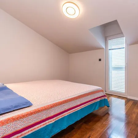 Elischeba Villa